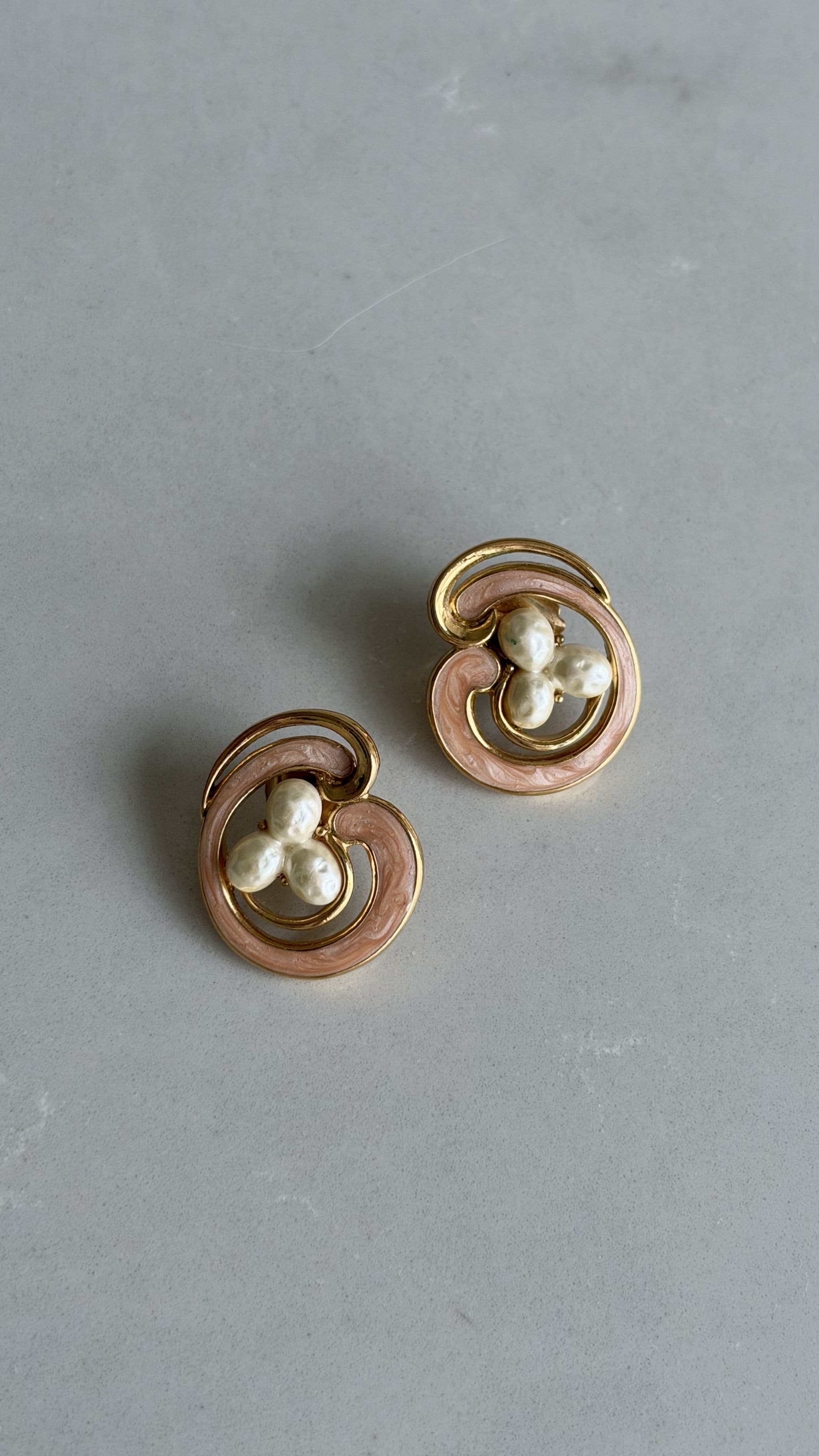 Enamel faux pearl earrings